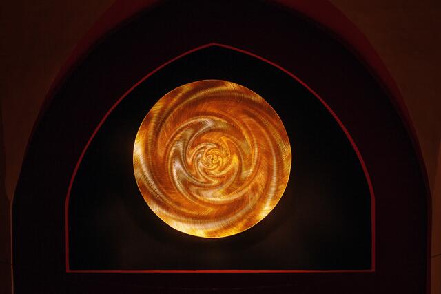 Bild # 8379: Beeindruckende Begrüßung zieht sofort jede Aufmerksamkeit auf sich, wenn man in das Haus des Staunens eintritt und beim Verlassen zog es mich nochmals für ein Foto an. Ein Kunstwerk von Walter Schnabl (Link ist im Beitrag). | Foto: © by Ing. Günter Kramarcsik