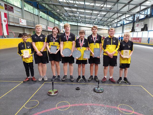 v.l.: Alen Eftimov, Florian Gruber, Sabrina Gruber, Fabian Gruber, Pascal Wagner, Noah Kastner, Mathias Gruber und Marcel Wagner. Nicht im Bild: Jonathan Schreieck. | Foto: SBF Pflach