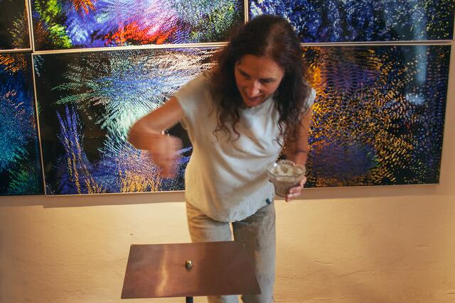 Bild # 8364: Vorbereitung für "Chladnische Klangfiguren" . Siehe ERKLÄRUNG   | Foto: © by Ing. Günter Kramarcsik