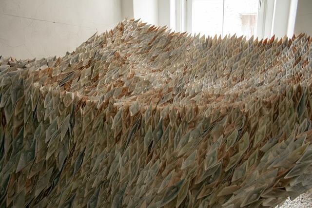 Bild 8320: Detailaufnahme. Hier sind die zahlreichen Papierschiffe deutlich zu erkennen. | Foto: © by Ing. Günter Kramarcsik