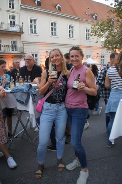 Bars erfrischten die Gäste mit einer speziellen Auswahl an Drinks. 