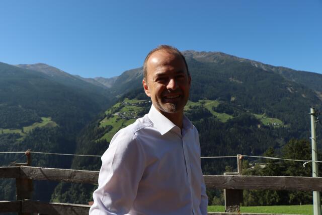 LK-Präsident Josef Hechenberger spricht über den Klimawandel. | Foto: Celina Leitner