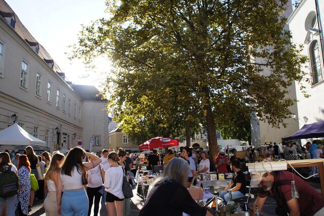 Der Pfarrplatz verwandelte sich in ein wahres Vintage-Paradies. 
