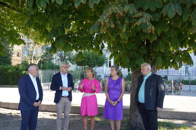 Von links: Landesrat Josef Schwaiger, Salzburgs Bürgermeister Harald Preuner, Barbara Unterkofler, die Bürgermeisterin von Anif Gabriella Gehmacher-Leitner und der Bürgermeister von Elsbethen, Sebastian Haslauer. | Foto: Emanuel Hasenauer