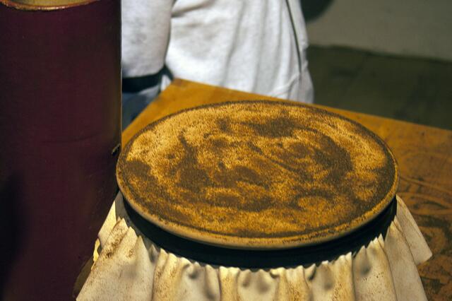 Bild # 8367: Klänge werden sichtbar gemacht!
Verschiedene Klänge führen zu einer nahezu unerschöpflichen Fülle faszinierender, komplexer Strukturen und Mustern. | Foto: © by Ing. Günter Kramarcsik