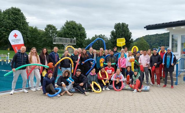 Gruppenfoto vom erfolgreichem Kursabschluss der Rettungsschwimmlehrerinnen und -lehrer 2023. | Foto: JRK/Löberbauer