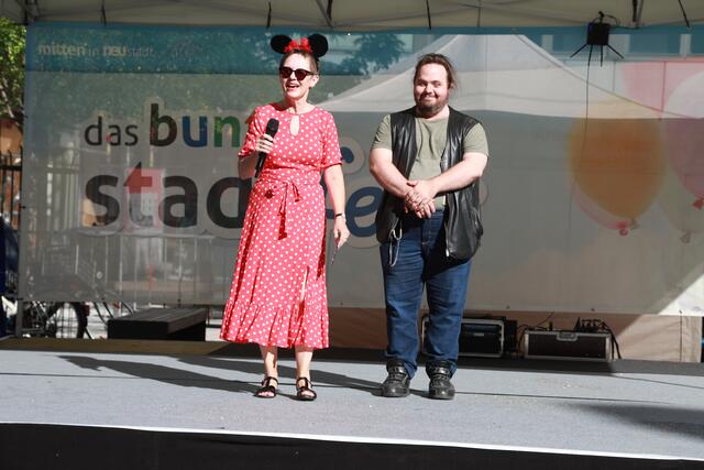 "Minimaus" Andrea Pilles und Stefan eröffnen die Show