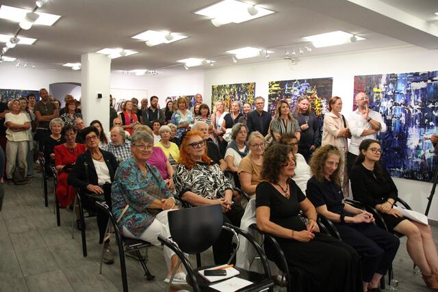 Die erste Vernissage nach der Sommerpause war erfreulicherweise sehr gut besucht.