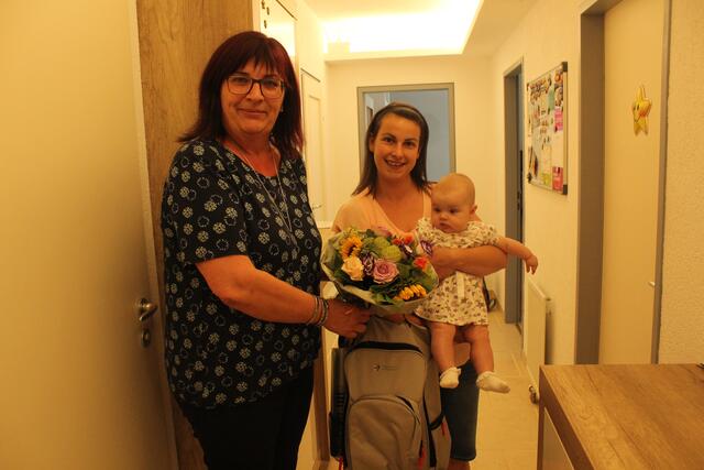Annemarie Widauer gratulierte den Eltern. | Foto: Altlengbach