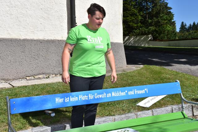 Bänke gegen Gewalt an Frauen in Bad Kreuzen aufgestellt | Foto: Robert Zinterhof