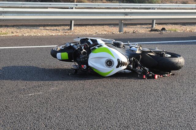 Am Donnerstagnachmittag verlor ein 71-Jähriger wegen Splitt auf der Fahrbahn der Brennerautobahn die Kontrolle über sein Motorrad und stürzte. | Foto: Symbolfoto: PantherMedia / lucidwaters
