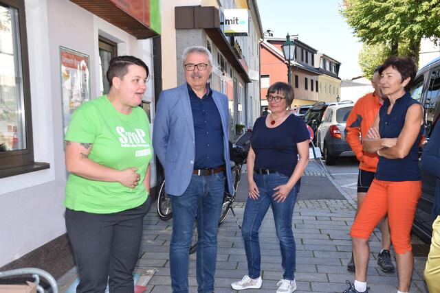 Bänke gegen Gewalt an Frauen in Bad Kreuzen aufgestellt | Foto: Robert Zinterhof
