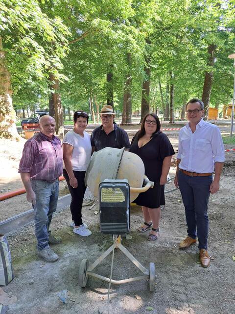 Johann Heher, Vizebgm. Maria Gruber, GGR Josef Motusz, GR Cornelia Wenninger und Bgm. Hans-Jürgen Resel | Foto: Marktgemeinde St. Leonhard am Forst