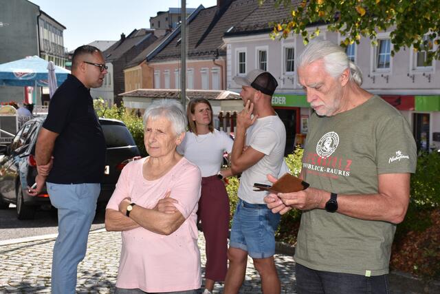 Bänke gegen Gewalt an Frauen in Bad Kreuzen aufgestellt | Foto: Robert Zinterhof