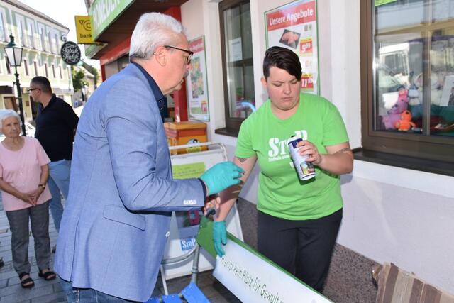 Bänke gegen Gewalt an Frauen in Bad Kreuzen aufgestellt | Foto: Robert Zinterhof