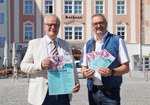 Bürgermeister Christian Gratzl und Jugendstadtrat Clemens Poissl laden gemeinsam mit vielen Vereinen und Organisationen zum Tag der Jugend. | Foto: Stadtgemeinde Freistadt