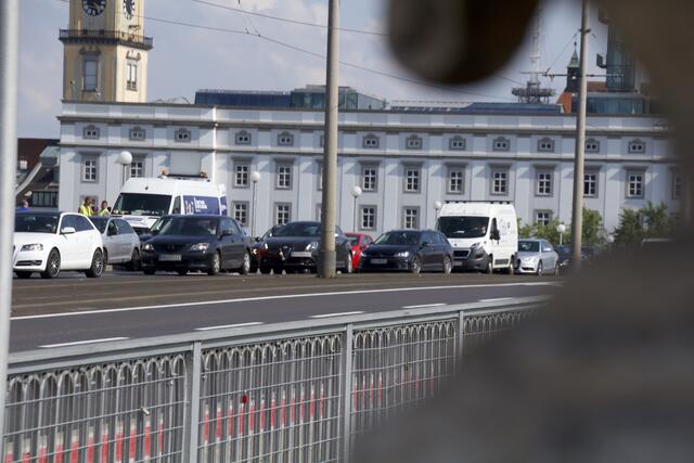 Zu Stoßzeiten verbrachten Autolenker und Autolenkerinnen in Linz 2021 jede dritte Fahrminute im Stau. | Foto: Baumgartner/BRS (Symbolbild)