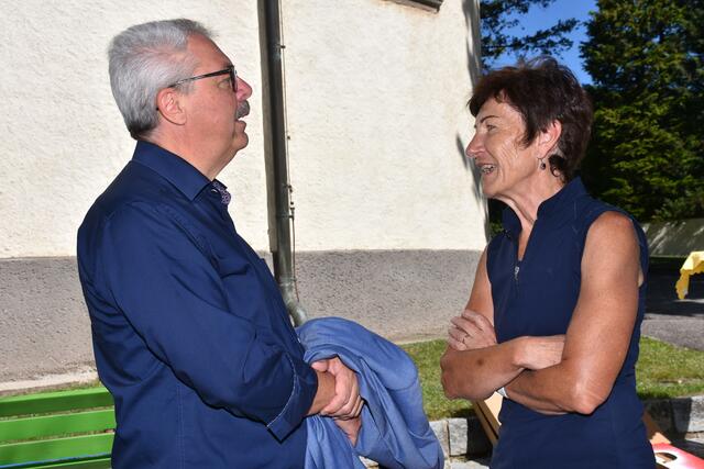 Bänke gegen Gewalt an Frauen in Bad Kreuzen aufgestellt | Foto: Robert Zinterhof