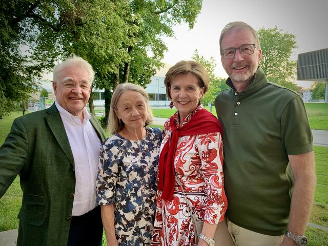 Die Stimmung hätte besser nicht sein können. An einem lauen Spätsommerabend genoss auch Dr. Brigitta Pallauf das Ambiente der Berchtoldvilla. | Foto: Bettina Fleiss