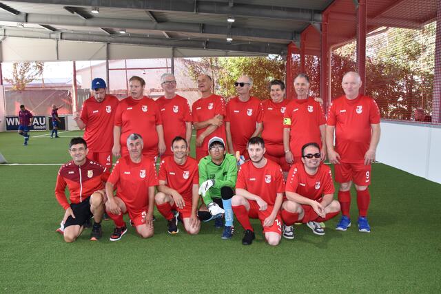 Das "Starke Team" des ATSV-Wolfsberg mit Betreuer Robert Haberfellner (ganz links)