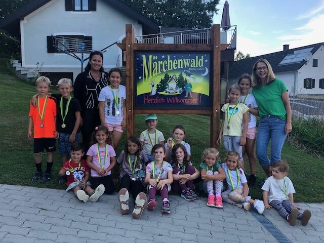 Den Abschluss des diesjährigen Ferienprogrammes feierten die Kinder gemeinsam im Märchenwald in Mühlgraben.  | Foto: Gemeinde Neuhaus/Klausenbach