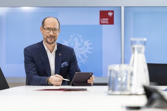 Digitalisierungslandesrat Mario Gerber: „Eine digitalisierte Landesverwaltung ist mit vielen Vorteilen und Erleichterungen sowohl für die Bevölkerung als auch für die Unternehmen verbunden." | Foto: Land Tirol/Die Fotografen