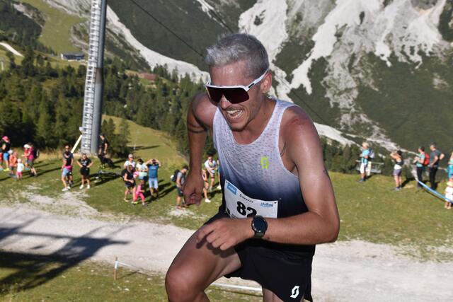 Armin Zorn beim Zielsprint: Er brauchte für die lange Distanz mit rund 1.100 Hm und 11 km 1:08:40 und lief damit auf Rang 5! | Foto: Kainz