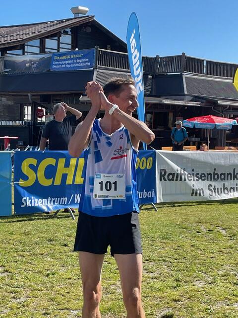 Der Austro-Brite Thomas Roach gewann den 34. Schlickeralmlauf in eindrücklicher Manier und krönte sich zum Tiroler Berglaufmeister  | Foto: Kainz