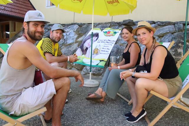 Im Hof von Obstbauer Hermann Flieder ging es sehr entspannt zu. | Foto: Martin Wurglits