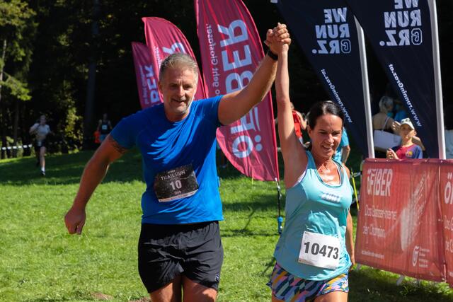 Zweierteams – als Damen-, Herren- oder Mixed-Duo – konnten sich für die "Trail Buddy"-Wertung über zehn Kilometer zusammentun. | Foto: Konstantinov