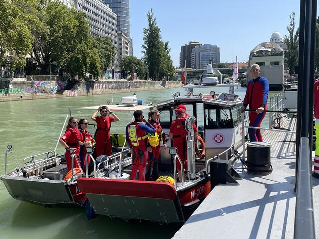 Nach einem Badeunfall an der Neuen Donau in Wien hat es einen Großeinsatz der Rettungskräfte gegeben.  | Foto: Barbara Schuster/RMW