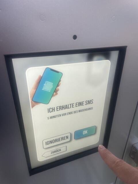 Per SMS wird man über das Ende des Waschganges informiert. | Foto: MeinBezirk.at