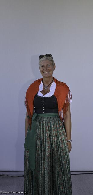 Elke aus Himberg im traditionellen Dirndl des Musikvereins. | Foto: cinemotion - Ivanek