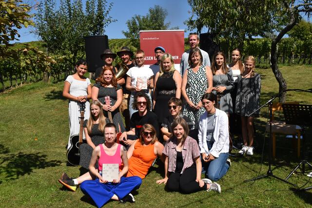 Ein literarischer Frühschoppen mit Musik fand am Sonntag beim Buschenschank Bradl statt. | Foto: Michael Strini