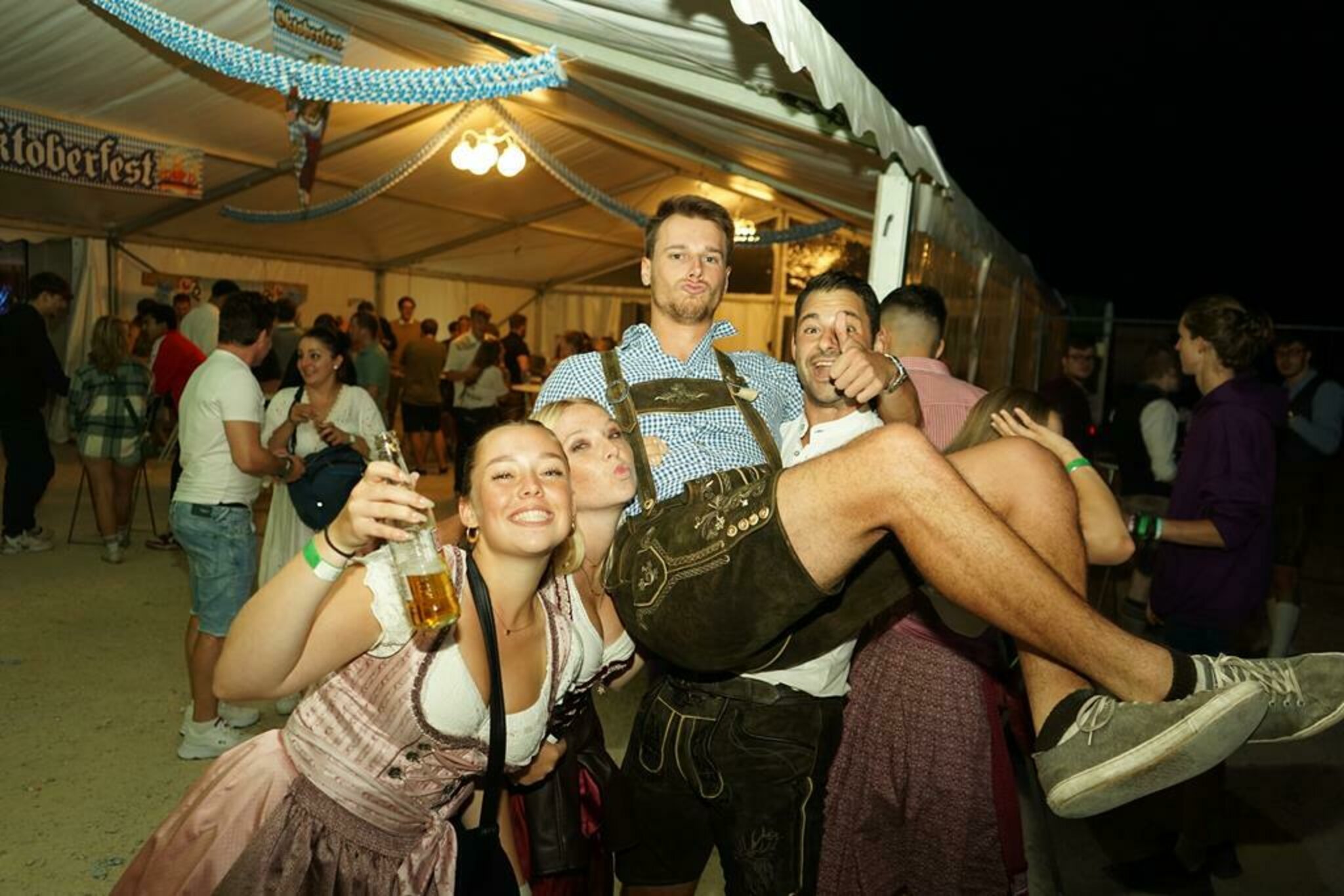 Oktoberfest-Gaudi-im-Freizeitpark-Behamberg