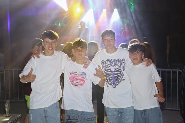 Simon, Jonas, Moritz und Phillip sind Schulkameraden und spielen Fußball. | Foto: Ali/zema-medien.de