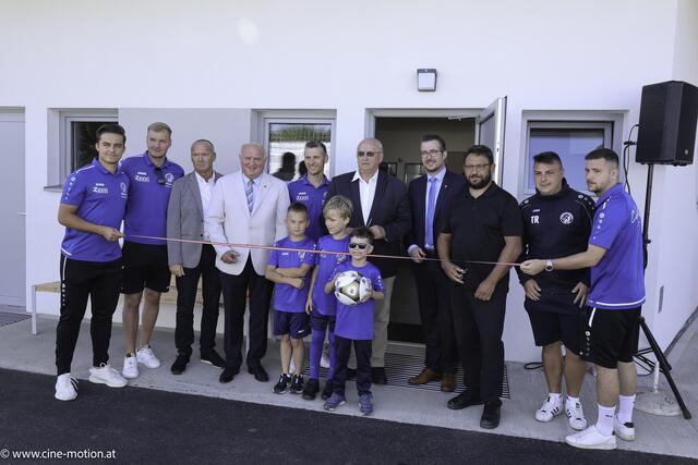 Die offizielle Übergabe. | Foto: cinemotion - Ivanek