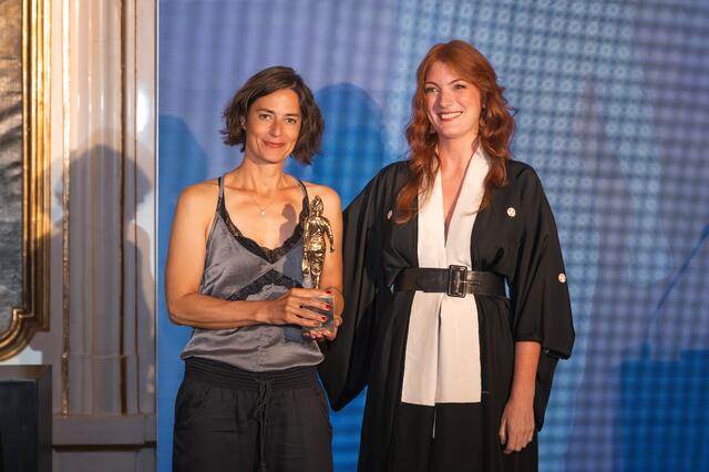 Teresa Waas (Preisträgerin in der Kategorie Kunst &amp; Kultur) und Maria Köfler (Laudatorin, Steinmar &amp; Co) | Foto: Mitteregger