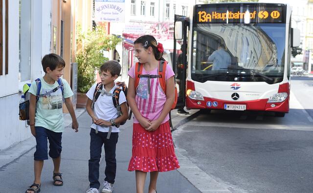 Der 13A wird auch als Schulbus genutzt.  | Foto: Johannes Zinner/Wiener Linien