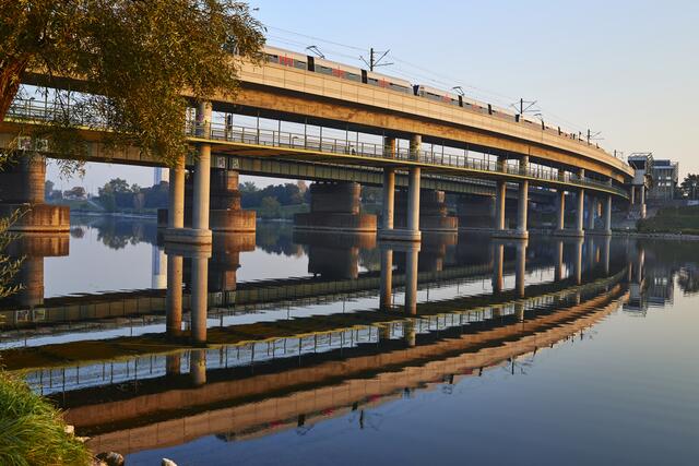 Jene Person, die am Sonntag an der neuen Donau nach einem Badeunfall von Einsatzkräften gerettet wurde, ist laut Angaben des Wiener Gesundheitsverbunds im Spital gestorben. | Foto: Robert Kalb / picturedesk.com