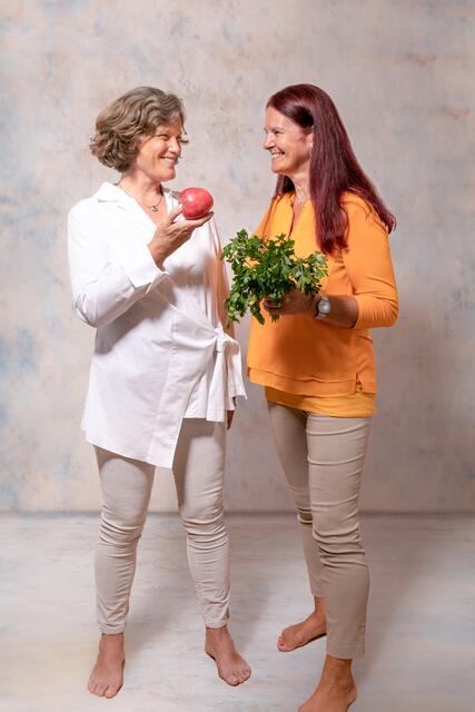 Die beiden Vorsitzenden der Gesellschaft für Gesundheitsförderung Lotte Krisper-Ullyett und Christina Thomar möchten das gehende Fasten salonfähig machen. | Foto: Martin Stachl