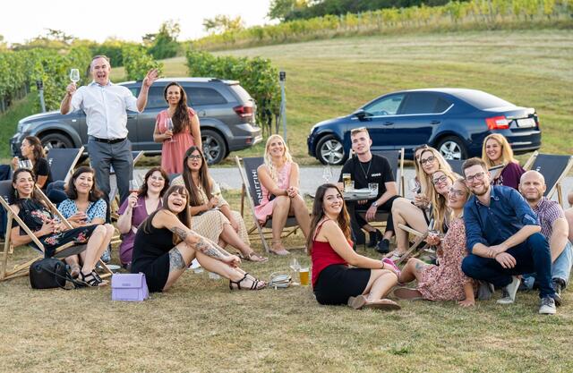 Viele Gäste feierten mit dem 65-köpfigen Team der Tierklinik Parndorf in Jois. | Foto: Bianca Mayerhofer