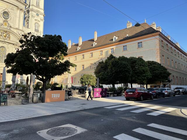 Blick auf den Jodok-Fink-Platz. Der fehlende Radbügel soll in den kommenden Wochen wieder angebracht werden. | Foto: Miriam Al Kafur