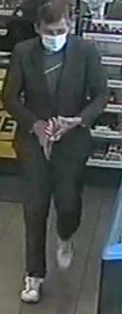 Dieser Mann soll für einen schweren Raub auf eine Tankstelle in Simmering im vergangenen Juni verantwortlich sein. | Foto: LPD Wien