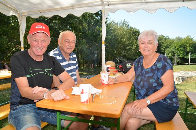 Werner, Anita &amp; Herbert aus Loipersbach machten Rast in Rohrbach | Foto: Jennifer Flechl