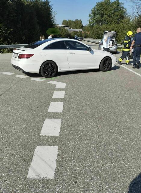 Auf der Geiersberger Straße krachte am 10. September ein Motorradfahrer in ein Auto, berichtet die Freiwillige Feuerwehr St. Marienkirchen am Hausruck. | Foto: FF St. Marienkirchen am Hausruck