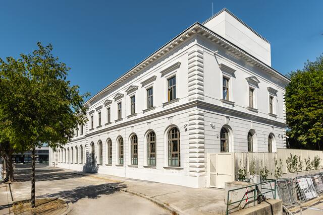 Die umfassenden Bauarbeiten in der Nordwestbahnstraße dauerten rund ein Jahr. Schon bald soll der Unterricht im einstigen Postgebäude starten. | Foto: Lauder Chabad Campus