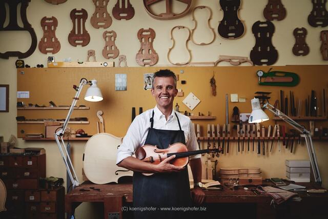 Edgar Russ hat sich in Cremona einen Namen als Geigenbauer gemacht. | Foto: Michael Königshofer