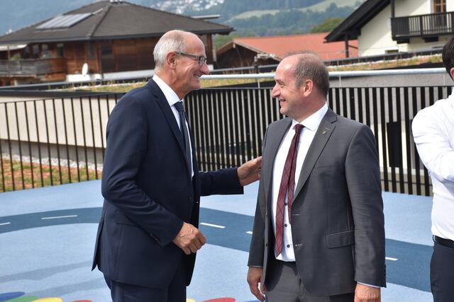 LH Anton Mattle mit dem Bürgermeister von Kolass, Klaus Lindner.  | Foto: Haun