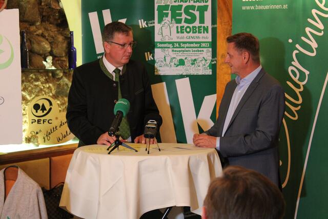 Andreas Steinegger und Bürgermeister Kurt Wallner (v.l.) | Foto: RegionalMedien Steiermark